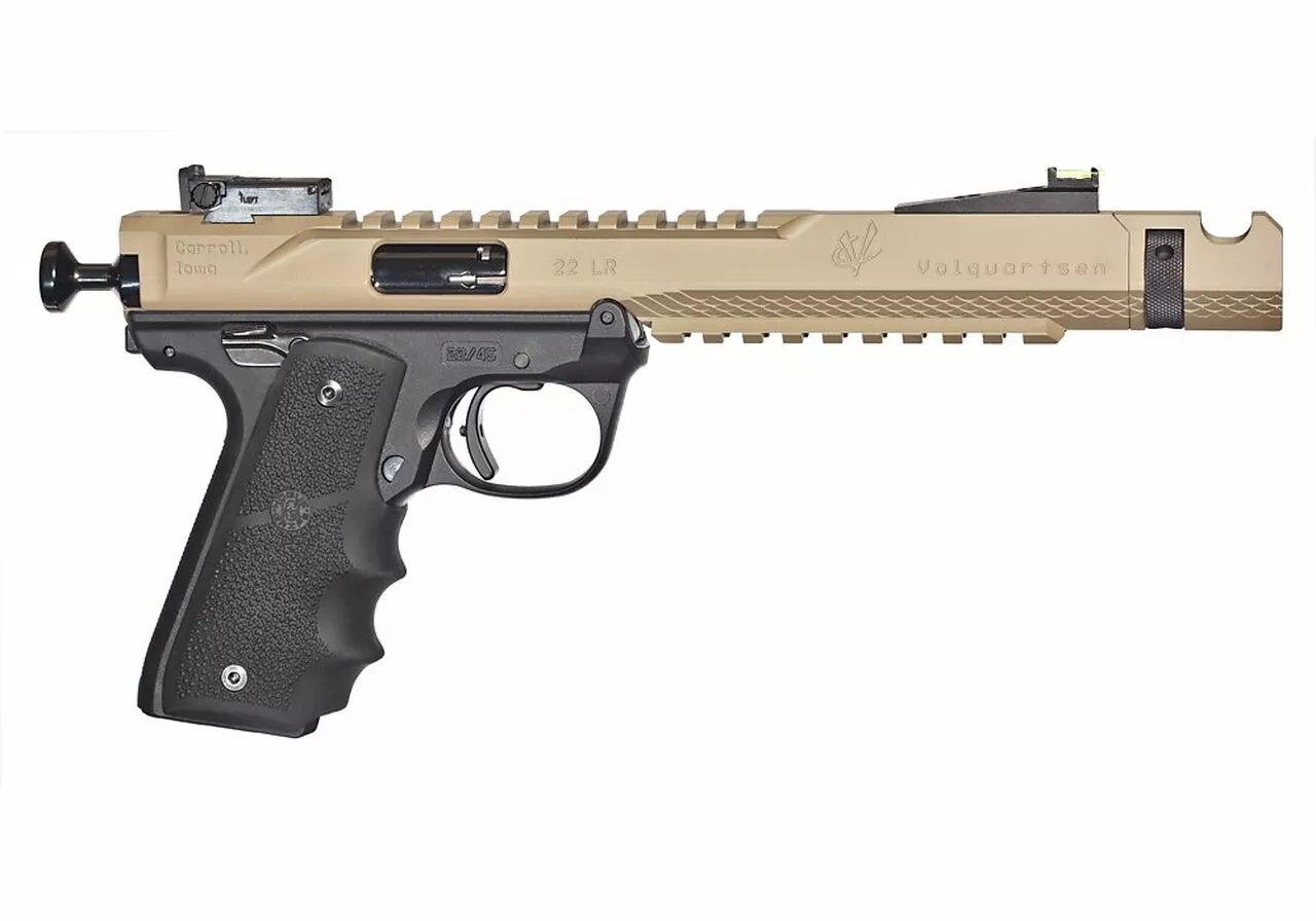 Taurus 44 Tracker 44Mag/44 Spec 4″ Ported Barrel Adjustable Sights 5rd Ribber Grip